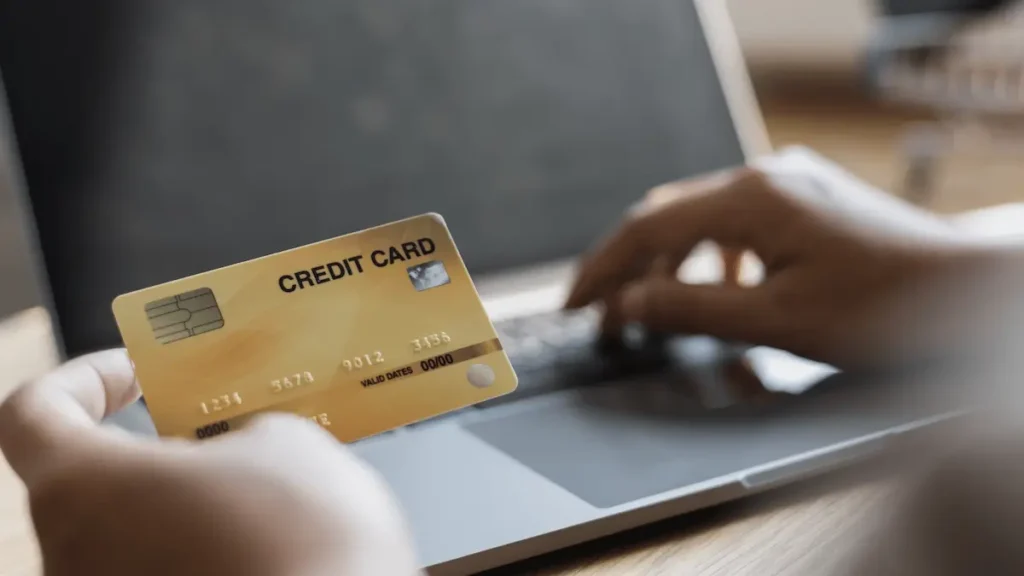 Maximizing Credit Card Rewards on Cyber Monday (2025 Guide): Earn More Cashback, Points & Bonuses